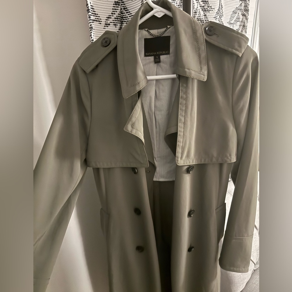 Banana Republic Women's Classic Olive Green Trench Coat 🧥